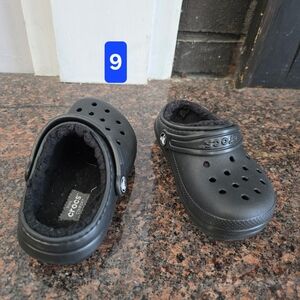 CROCS Kids Black Fuzzy Lined Slippers